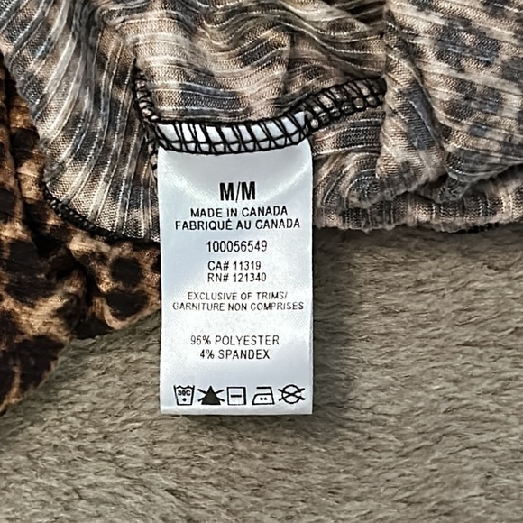 Garage stretchy size M leopard print crop tee - Picture 3 of 4